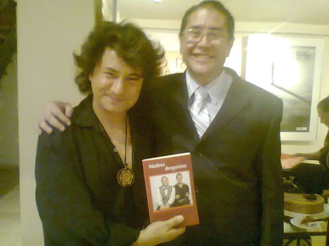 Canelo Kot songs in the presentation of the book: Madres Desgoístas with my friend Mario Roberto Uruñuela